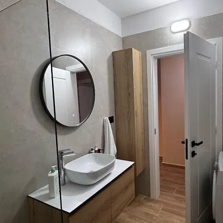 Jon Apartment *