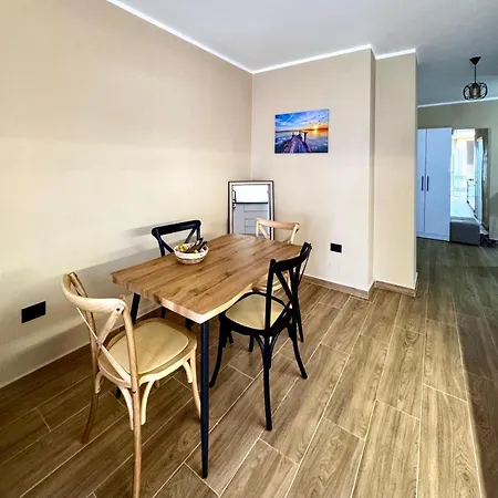 Jon Apartment *